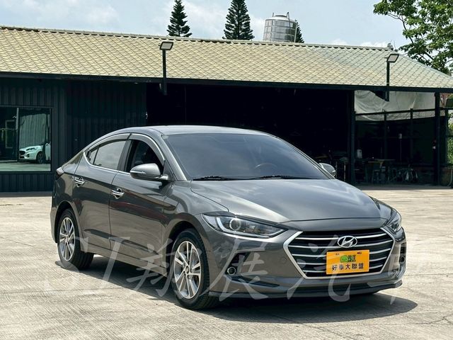 HYUNDAI現代 ELANTRA  第3張相片