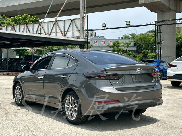 HYUNDAI現代 ELANTRA  第4張相片