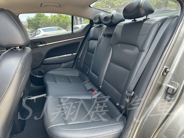 HYUNDAI現代 ELANTRA  第8張相片