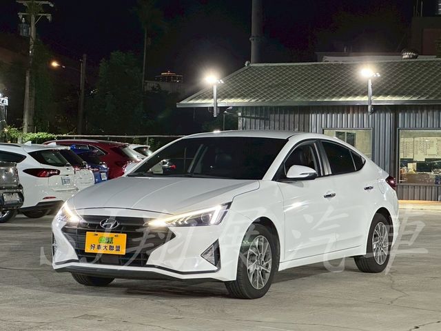 HYUNDAI現代 ELANTRA  第1張相片