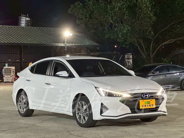 HYUNDAI現代 ELANTRA  第3張相片
