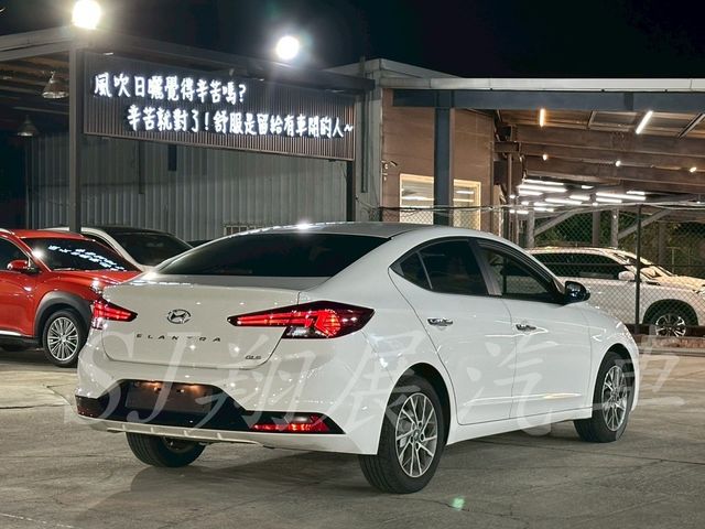 HYUNDAI現代 ELANTRA  第5張相片