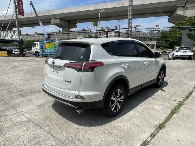 TOYOTA豐田 RAV4  第3張相片