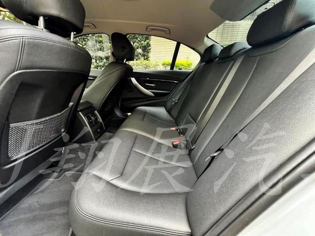 BMW寶馬 320I SPORT LINE  第7張相片