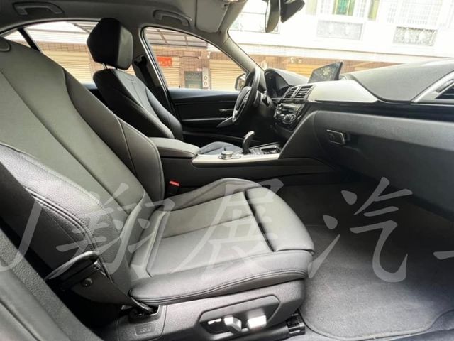 BMW寶馬 320I SPORT LINE  第8張相片