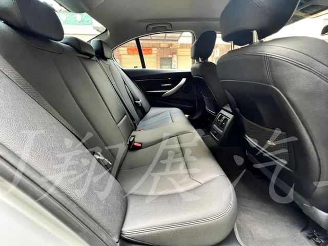 BMW寶馬 320I SPORT LINE  第9張相片