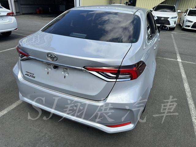 TOYOTA豐田 ALTIS  第4張相片