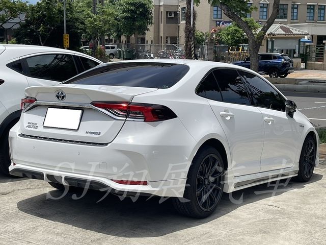 TOYOTA豐田 COROLLA ALTIS HYBRID  第4張相片