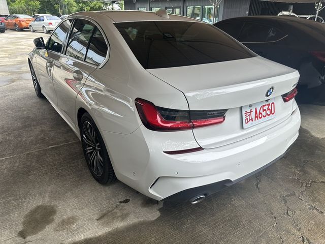 BMW寶馬 320I M SPORT  第4張相片