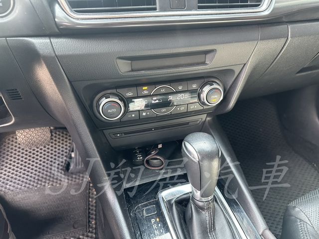 MAZDA馬自達 MAZDA 3  第9張相片