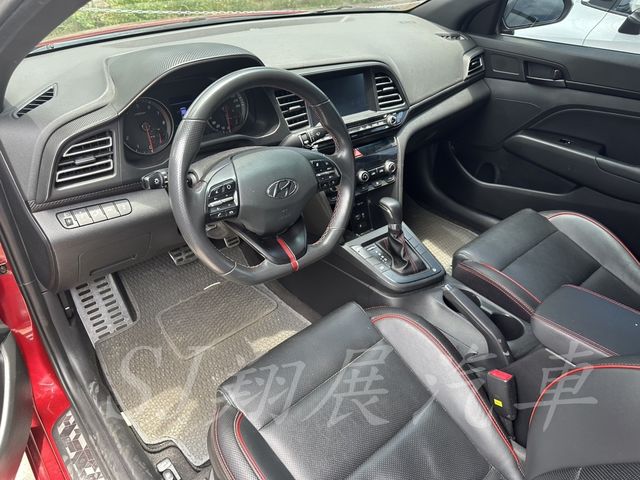 HYUNDAI現代 ELANTRA  第7張相片