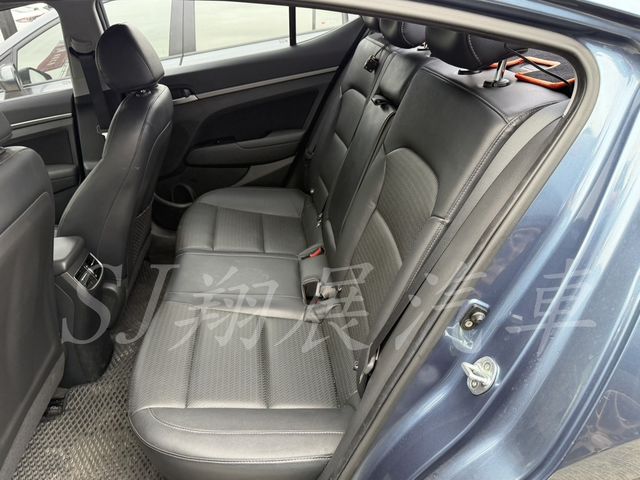 HYUNDAI現代 ELANTRA  第6張相片