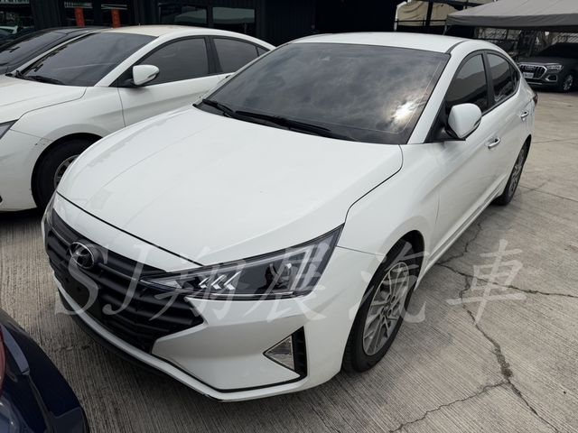 HYUNDAI現代 ELANTRA  第1張相片