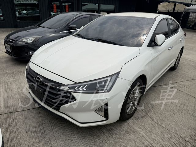 HYUNDAI現代 ELANTRA  第1張相片