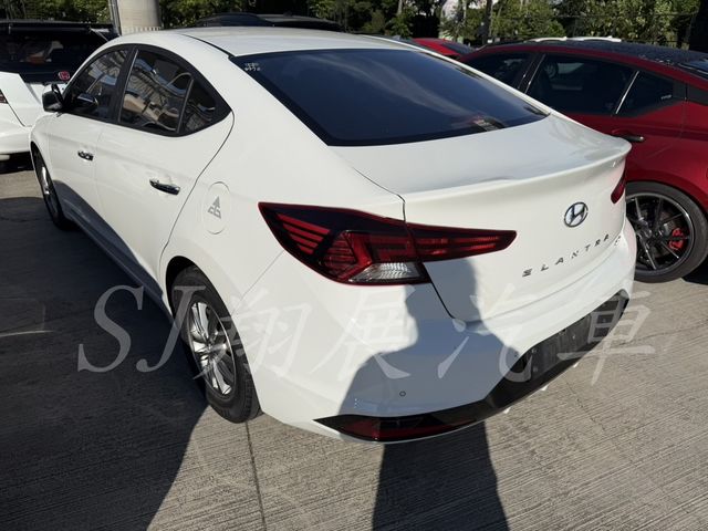 HYUNDAI現代 ELANTRA  第3張相片