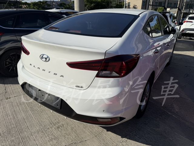 HYUNDAI現代 ELANTRA  第4張相片