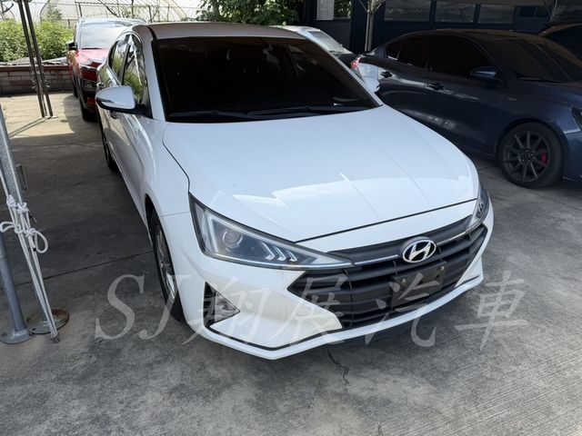 HYUNDAI現代 ELANTRA  第2張相片