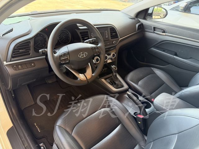 HYUNDAI現代 ELANTRA  第5張相片