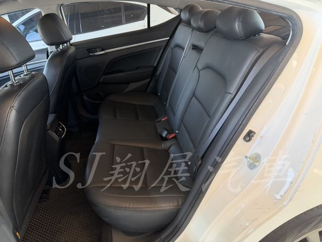 HYUNDAI現代 ELANTRA  第6張相片