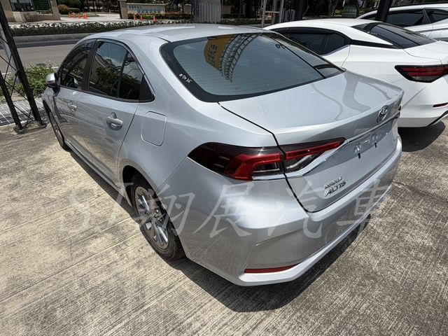 TOYOTA豐田 ALTIS  第3張相片