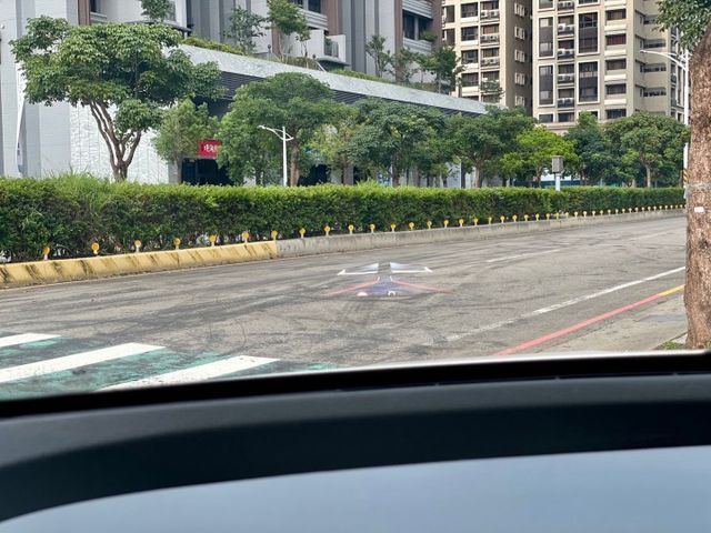 50i旗艦版 滿電續航630KM B&W環繞音響 曲面大螢幕 按摩椅 抬顯 玻璃頂  第9張相片