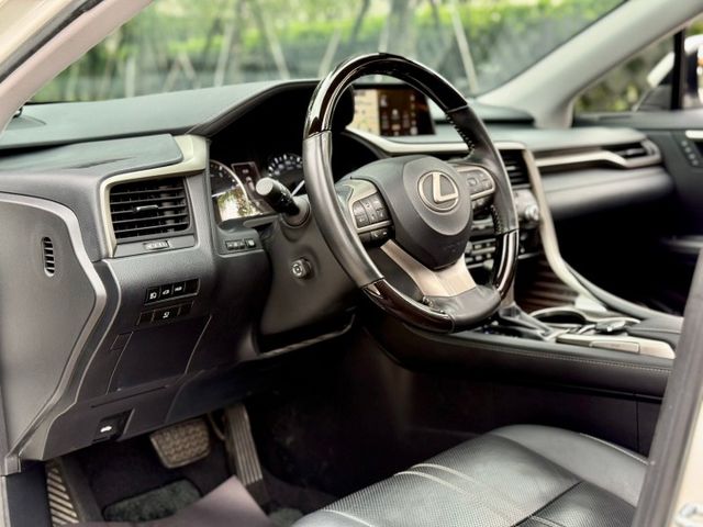 17年式 旗艦版 ACC 車偏 ML音響 全景 環景 後座電動椅  第5張相片