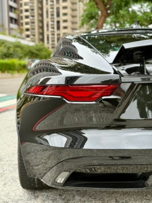 F-type 玻璃頂 跑排 Race模式 Meridian音響 盲點  第4張相片