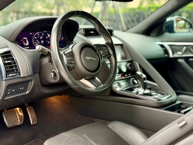 F-type 玻璃頂 跑排 Race模式 Meridian音響 盲點  第5張相片