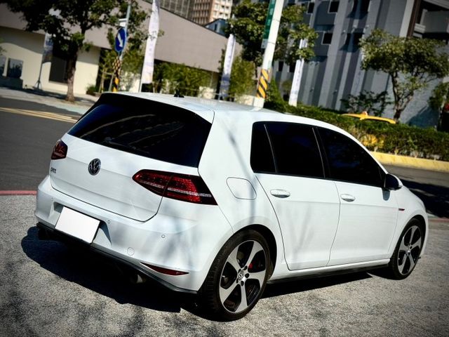 萬年鋼砲 全景 car play 導航 前後雷達  第2張相片