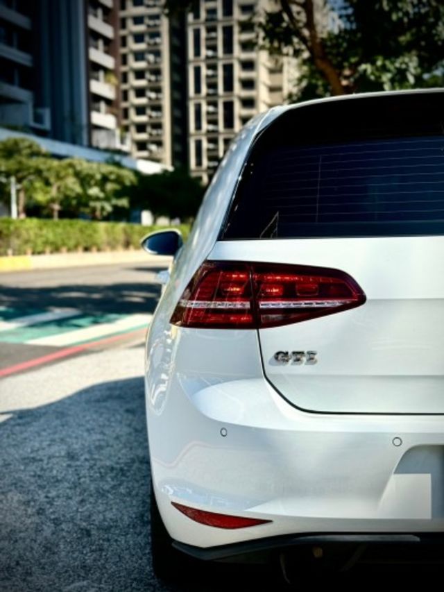 萬年鋼砲 全景 car play 導航 前後雷達  第4張相片