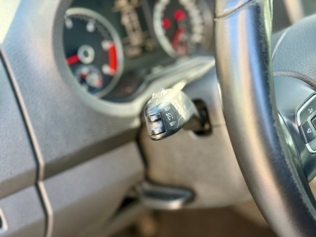 2.0 自排 雙廂 貨車稅金 定速 感應頭燈 恆溫空調  第8張相片