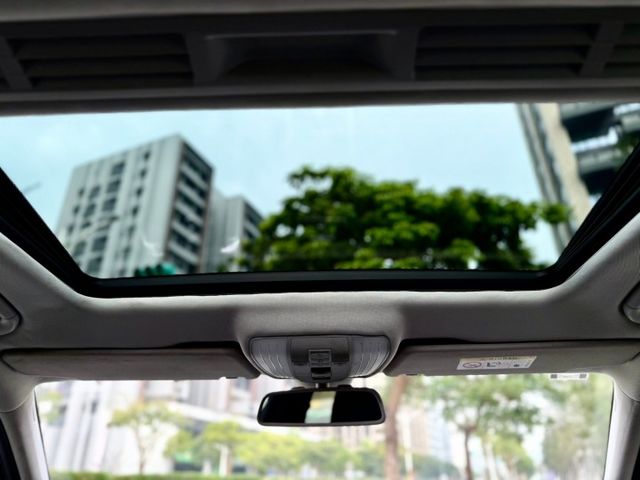 Avant-garde 天窗 前後雷達 雙前電動椅 記憶裝置 自動停車  第9張相片