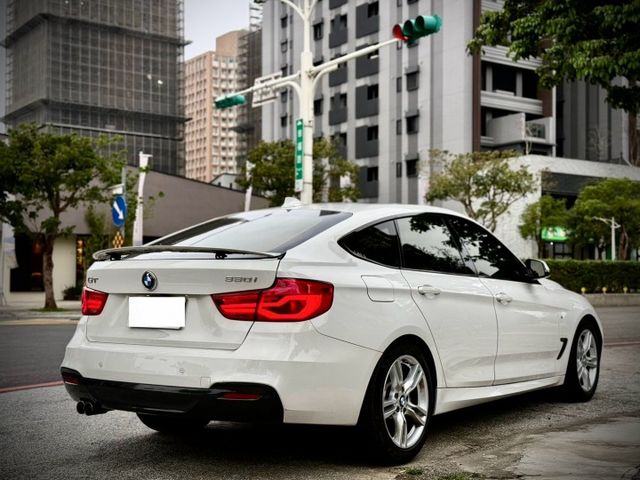 330 GT M版 全景天窗 5AS 大螢幕 衛星導航 電尾門  第2張相片