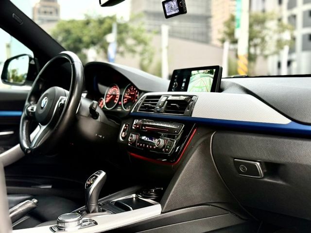 330 GT M版 全景天窗 5AS 大螢幕 衛星導航 電尾門  第14張相片