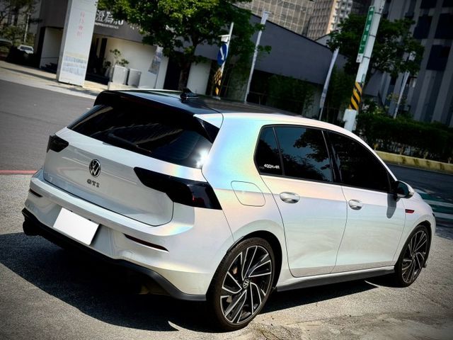 原廠保固中 全段閥門 煥彩白貼膜 燻黑尾燈  第2張相片