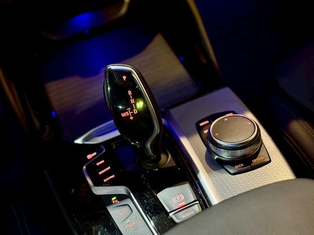 30i M 5AT 360環景 腳踢尾門 三區恆溫 car play  第7張相片