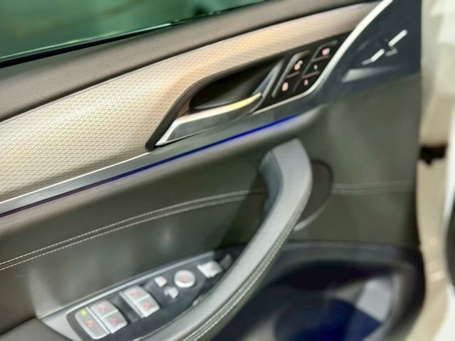 30i M 5AT 360環景 腳踢尾門 三區恆溫 car play  第10張相片