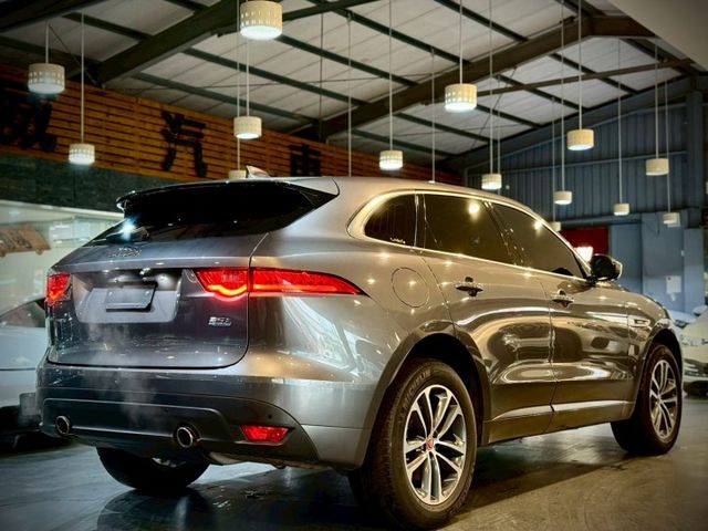 R-Sport 35T AWD 全景天窗 後座電動椅 Meridian音響  第2張相片