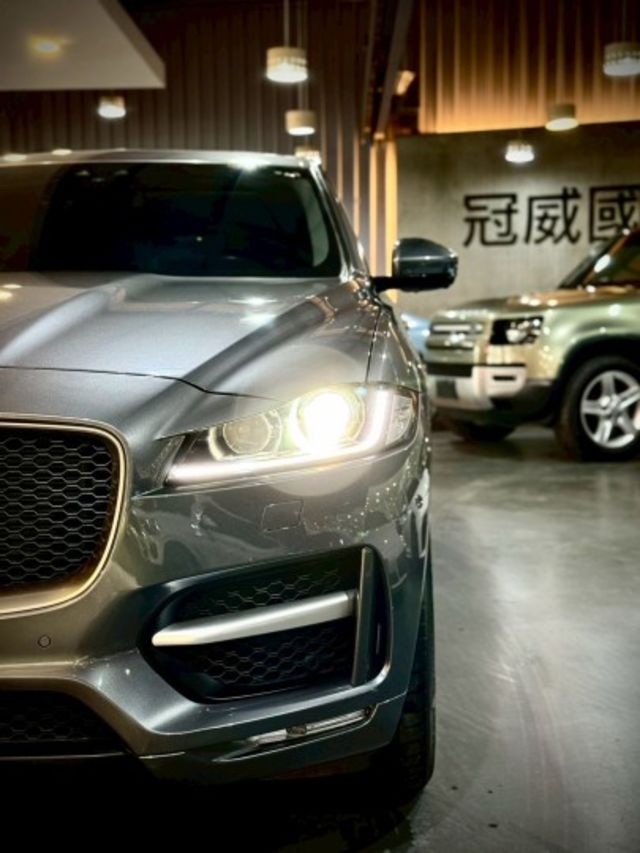 R-Sport 35T AWD 全景天窗 後座電動椅 Meridian音響  第3張相片