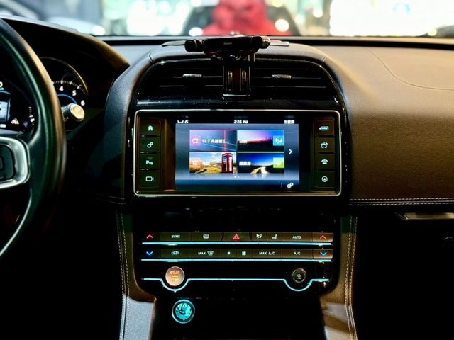 R-Sport 35T AWD 全景天窗 後座電動椅 Meridian音響  第8張相片