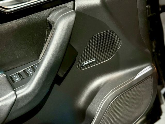 R-Sport 35T AWD 全景天窗 後座電動椅 Meridian音響  第10張相片