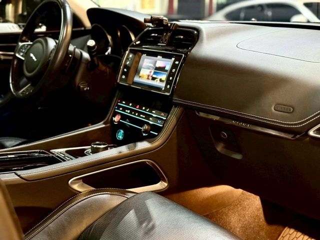 R-Sport 35T AWD 全景天窗 後座電動椅 Meridian音響  第13張相片