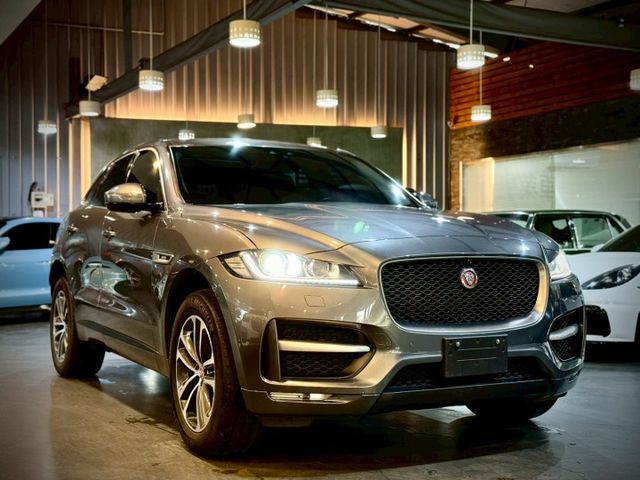 R-Sport 35T AWD 全景天窗 後座電動椅 Meridian音響  第15張相片