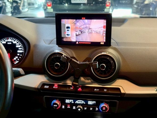 都會進口休旅小車 盲點 雙區恆溫 加裝360環景  第8張相片
