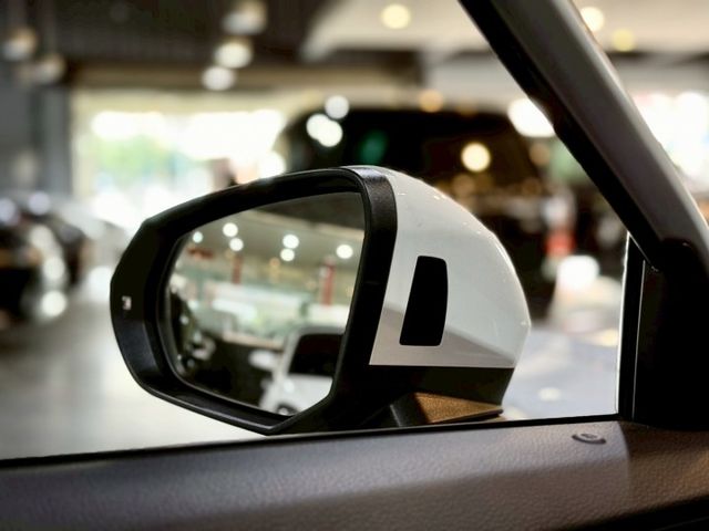 都會進口休旅小車 盲點 雙區恆溫 加裝360環景  第10張相片