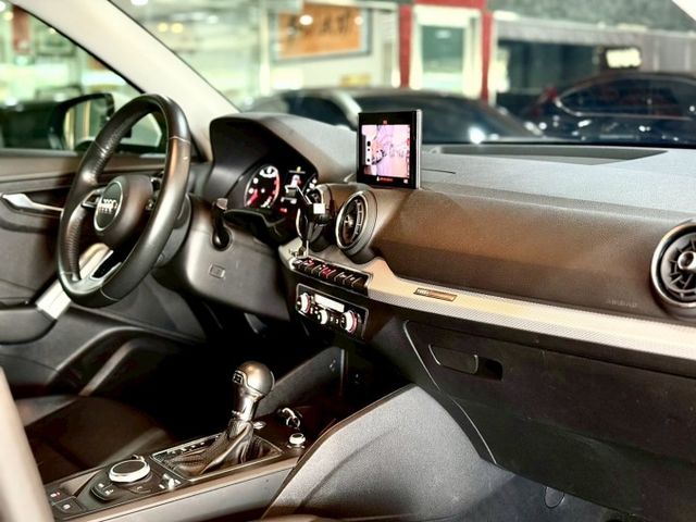 都會進口休旅小車 盲點 雙區恆溫 加裝360環景  第12張相片
