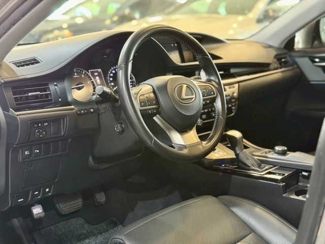 豪華版 ACC 車偏警示 雙前電動椅 遠光燈自動控制 天窗  第5張相片