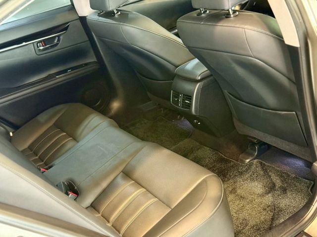 豪華版 ACC 車偏警示 雙前電動椅 遠光燈自動控制 天窗  第10張相片