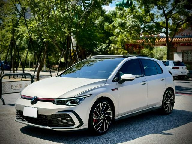 首發版 僅跑4萬 消光銀 冷熱通風椅 賽車椅 全景天窗  第1張相片