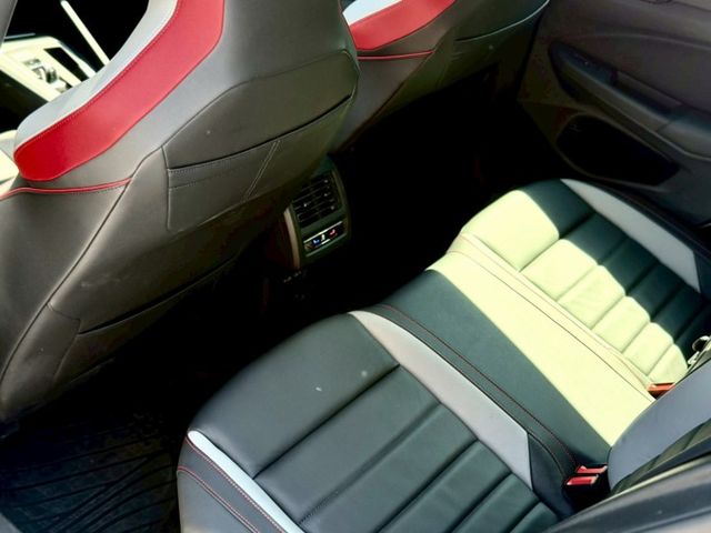 首發版 僅跑4萬 消光銀 冷熱通風椅 賽車椅 全景天窗  第6張相片